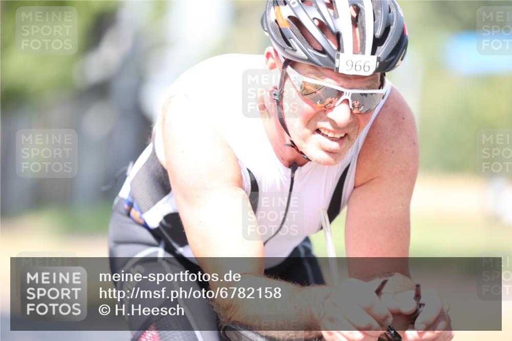11.08.2024 - GEWOBA Citytriathlon Bremen H.Heesch http://msf.ph/oto/6782158 11.08.2024 11:50:40 Radfahren 741, 748, 783, 963, 966, 992, 1021, 1027 meine-sportfotos.de