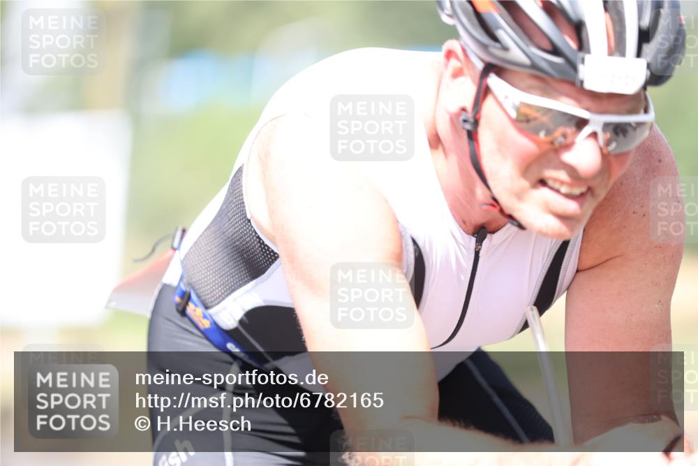 11.08.2024 - GEWOBA Citytriathlon Bremen H.Heesch http://msf.ph/oto/6782165 11.08.2024 11:50:40 Radfahren 741, 748, 783, 963, 966, 992, 1021, 1027 meine-sportfotos.de