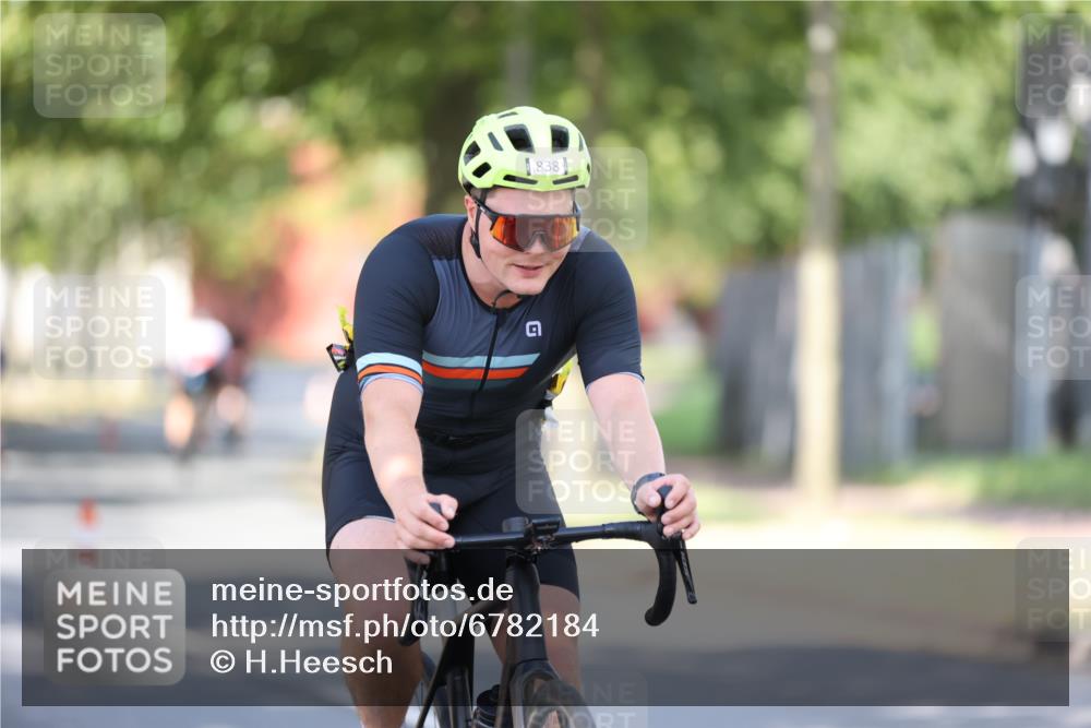 11.08.2024 - GEWOBA Citytriathlon Bremen H.Heesch http://msf.ph/oto/6782184 11.08.2024 11:50:42 Radfahren 741, 748, 783, 963, 966, 992, 1021, 1027 meine-sportfotos.de