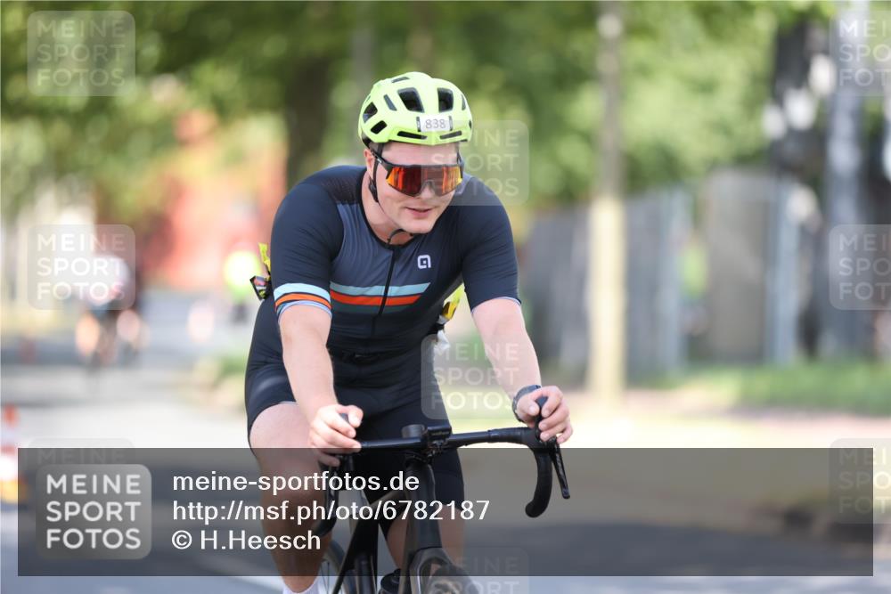 11.08.2024 - GEWOBA Citytriathlon Bremen H.Heesch http://msf.ph/oto/6782187 11.08.2024 11:50:42 Radfahren 741, 748, 783, 963, 966, 992, 1021, 1027 meine-sportfotos.de