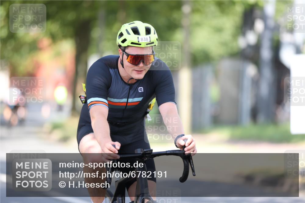 11.08.2024 - GEWOBA Citytriathlon Bremen H.Heesch http://msf.ph/oto/6782191 11.08.2024 11:50:42 Radfahren 741, 748, 783, 963, 966, 992, 1021, 1027 meine-sportfotos.de