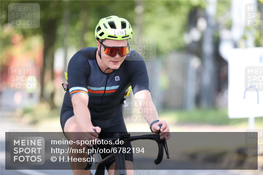 11.08.2024 - GEWOBA Citytriathlon Bremen H.Heesch http://msf.ph/oto/6782194 11.08.2024 11:50:42 Radfahren 741, 748, 783, 963, 966, 992, 1021, 1027 meine-sportfotos.de