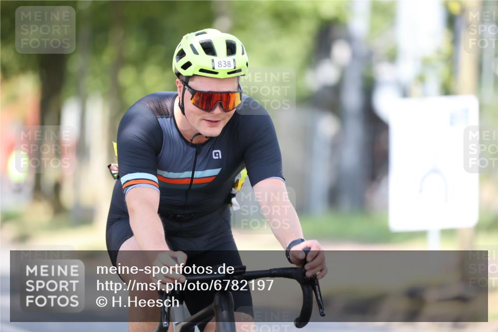 11.08.2024 - GEWOBA Citytriathlon Bremen H.Heesch http://msf.ph/oto/6782197 11.08.2024 11:50:42 Radfahren 741, 748, 783, 963, 966, 992, 1021, 1027 meine-sportfotos.de