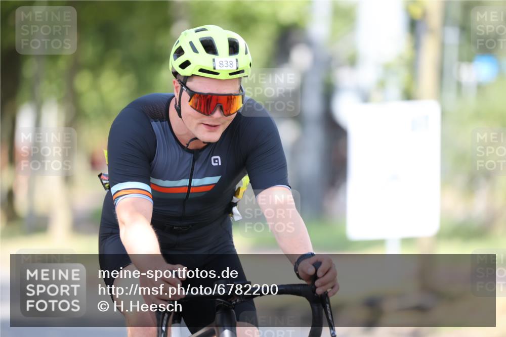11.08.2024 - GEWOBA Citytriathlon Bremen H.Heesch http://msf.ph/oto/6782200 11.08.2024 11:50:42 Radfahren 741, 748, 783, 963, 966, 992, 1021, 1027 meine-sportfotos.de