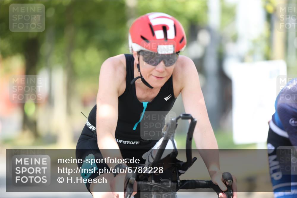 11.08.2024 - GEWOBA Citytriathlon Bremen H.Heesch http://msf.ph/oto/6782228 11.08.2024 11:50:43 Radfahren 741, 748, 783, 963, 966, 992, 1021, 1027 meine-sportfotos.de