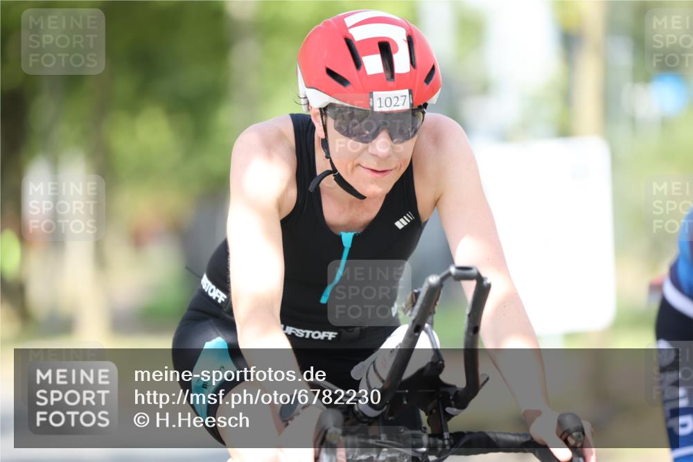 11.08.2024 - GEWOBA Citytriathlon Bremen H.Heesch http://msf.ph/oto/6782230 11.08.2024 11:50:43 Radfahren 741, 748, 783, 963, 966, 992, 1021, 1027 meine-sportfotos.de