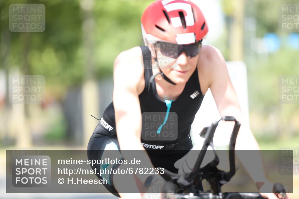 11.08.2024 - GEWOBA Citytriathlon Bremen H.Heesch http://msf.ph/oto/6782233 11.08.2024 11:50:43 Radfahren 741, 748, 783, 963, 966, 992, 1021, 1027 meine-sportfotos.de