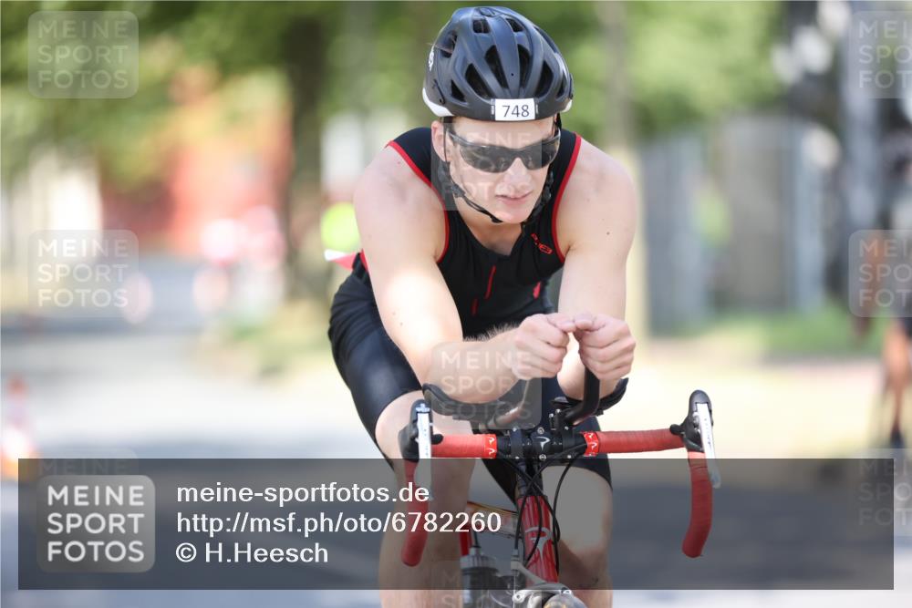 11.08.2024 - GEWOBA Citytriathlon Bremen H.Heesch http://msf.ph/oto/6782260 11.08.2024 11:50:45 Radfahren 741, 748, 783, 963, 966, 992, 1021, 1027 meine-sportfotos.de