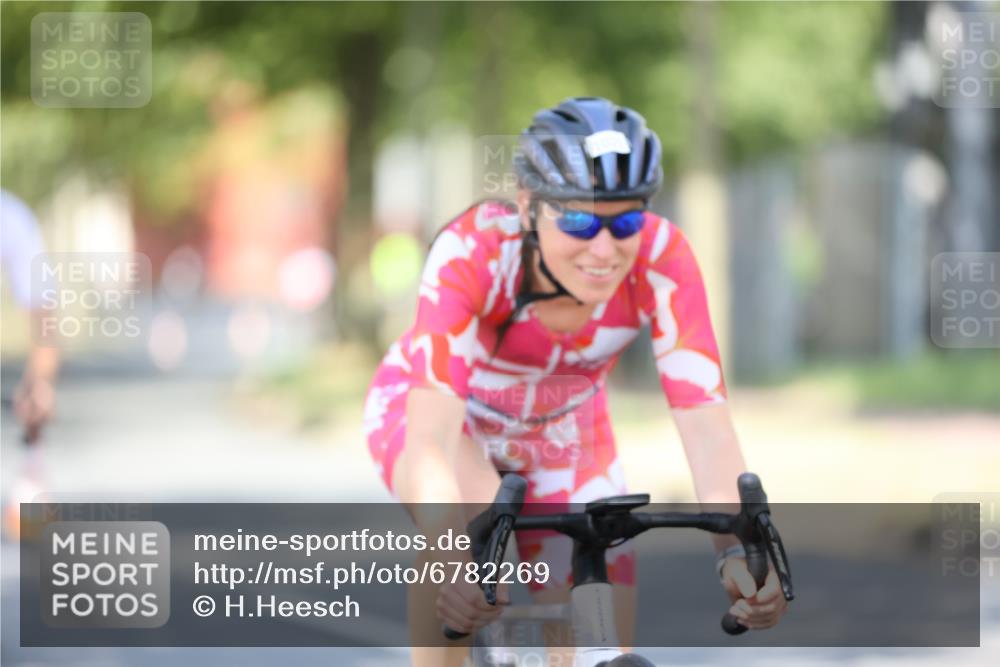 11.08.2024 - GEWOBA Citytriathlon Bremen H.Heesch http://msf.ph/oto/6782269 11.08.2024 11:50:46 Radfahren 741, 748, 783, 963, 966, 1021, 1027 meine-sportfotos.de