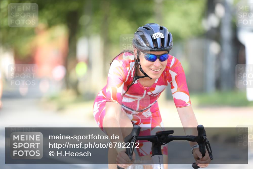 11.08.2024 - GEWOBA Citytriathlon Bremen H.Heesch http://msf.ph/oto/6782272 11.08.2024 11:50:46 Radfahren 741, 748, 783, 963, 966, 1021, 1027 meine-sportfotos.de