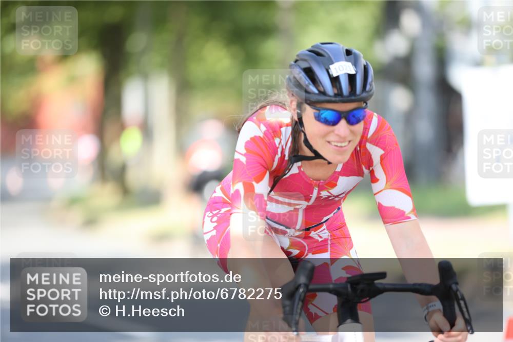 11.08.2024 - GEWOBA Citytriathlon Bremen H.Heesch http://msf.ph/oto/6782275 11.08.2024 11:50:46 Radfahren 741, 748, 783, 963, 966, 1021, 1027 meine-sportfotos.de