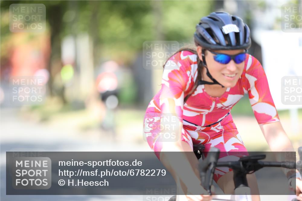 11.08.2024 - GEWOBA Citytriathlon Bremen H.Heesch http://msf.ph/oto/6782279 11.08.2024 11:50:46 Radfahren 741, 748, 783, 963, 966, 1021, 1027 meine-sportfotos.de