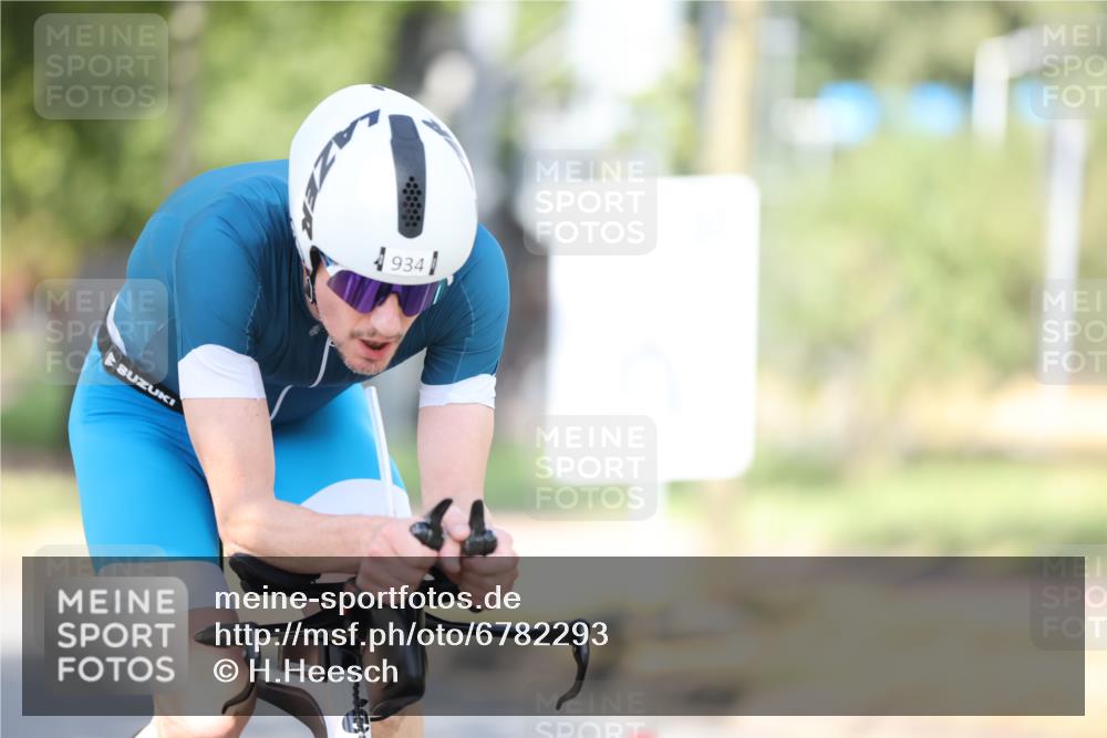 11.08.2024 - GEWOBA Citytriathlon Bremen H.Heesch http://msf.ph/oto/6782293 11.08.2024 11:50:59 Radfahren 742, 812, 892, 908, 934, 1021 meine-sportfotos.de