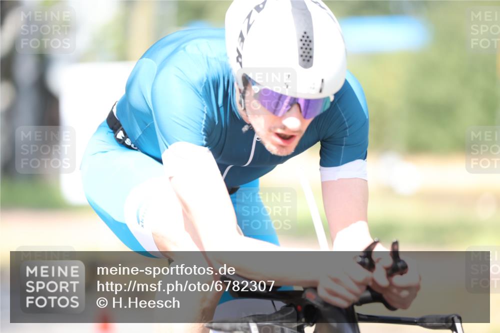 11.08.2024 - GEWOBA Citytriathlon Bremen H.Heesch http://msf.ph/oto/6782307 11.08.2024 11:50:59 Radfahren 742, 812, 892, 908, 934, 1021 meine-sportfotos.de