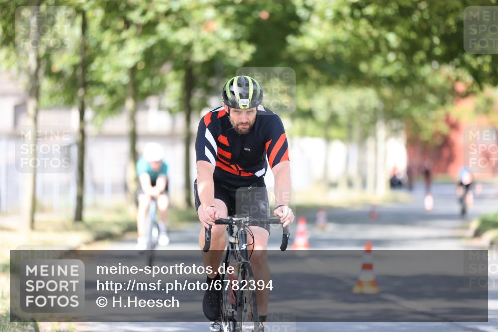 11.08.2024 - GEWOBA Citytriathlon Bremen H.Heesch http://msf.ph/oto/6782394 11.08.2024 11:51:04 Radfahren 742, 812, 892, 908, 934 meine-sportfotos.de