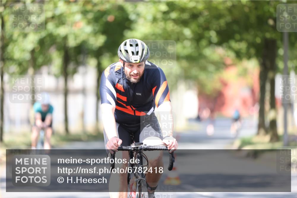 11.08.2024 - GEWOBA Citytriathlon Bremen H.Heesch http://msf.ph/oto/6782418 11.08.2024 11:51:05 Radfahren 742, 803, 812, 863, 892, 908, 934 meine-sportfotos.de