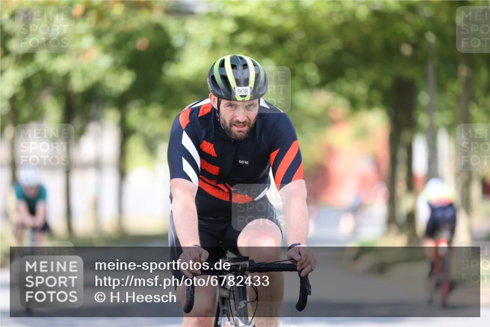 11.08.2024 - GEWOBA Citytriathlon Bremen H.Heesch http://msf.ph/oto/6782433 11.08.2024 11:51:05 Radfahren 742, 803, 812, 863, 892, 908, 934 meine-sportfotos.de