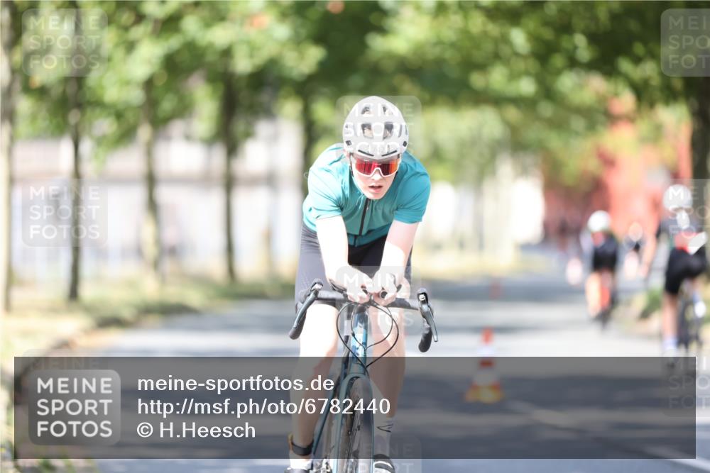 11.08.2024 - GEWOBA Citytriathlon Bremen H.Heesch http://msf.ph/oto/6782440 11.08.2024 11:51:07 Radfahren 742, 803, 812, 863, 892, 908, 934 meine-sportfotos.de