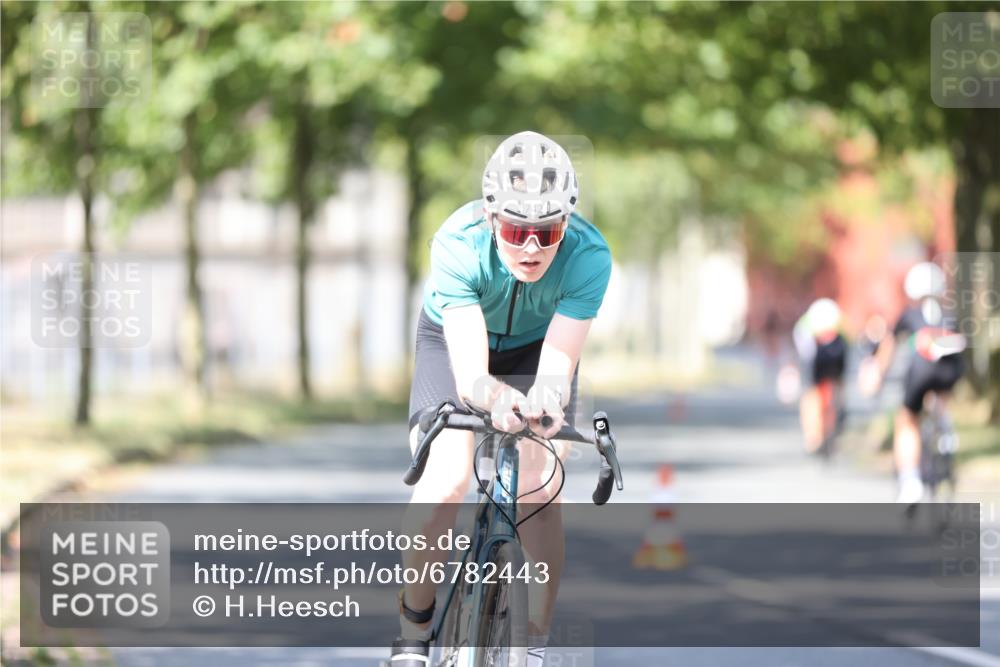 11.08.2024 - GEWOBA Citytriathlon Bremen H.Heesch http://msf.ph/oto/6782443 11.08.2024 11:51:07 Radfahren 742, 803, 812, 863, 892, 908, 934 meine-sportfotos.de