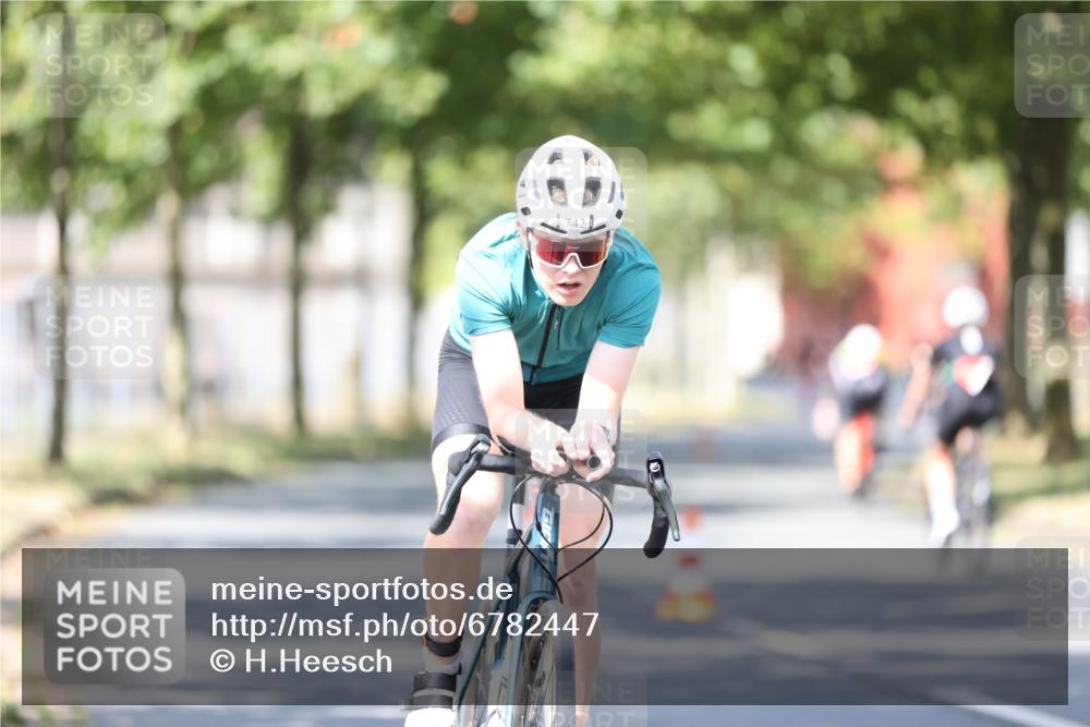 11.08.2024 - GEWOBA Citytriathlon Bremen H.Heesch http://msf.ph/oto/6782447 11.08.2024 11:51:07 Radfahren 742, 803, 812, 863, 892, 908, 934 meine-sportfotos.de