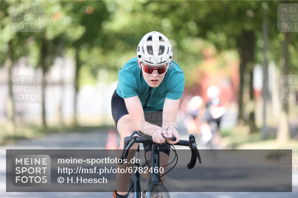 11.08.2024 - GEWOBA Citytriathlon Bremen H.Heesch http://msf.ph/oto/6782460 11.08.2024 11:51:07 Radfahren 742, 803, 812, 863, 892, 908, 934 meine-sportfotos.de