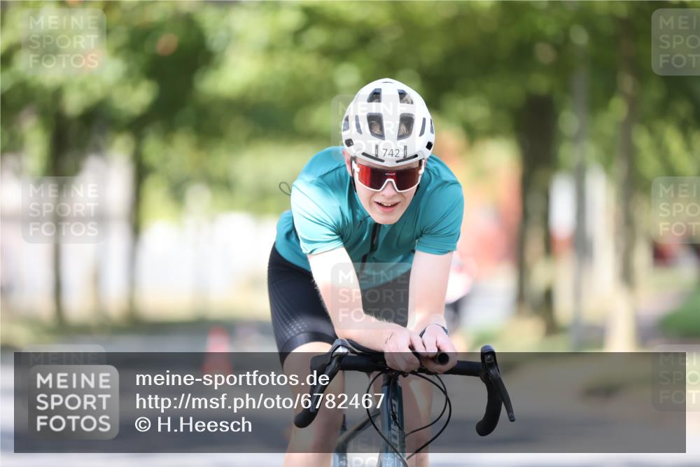 11.08.2024 - GEWOBA Citytriathlon Bremen H.Heesch http://msf.ph/oto/6782467 11.08.2024 11:51:07 Radfahren 742, 803, 812, 863, 892, 908, 934 meine-sportfotos.de