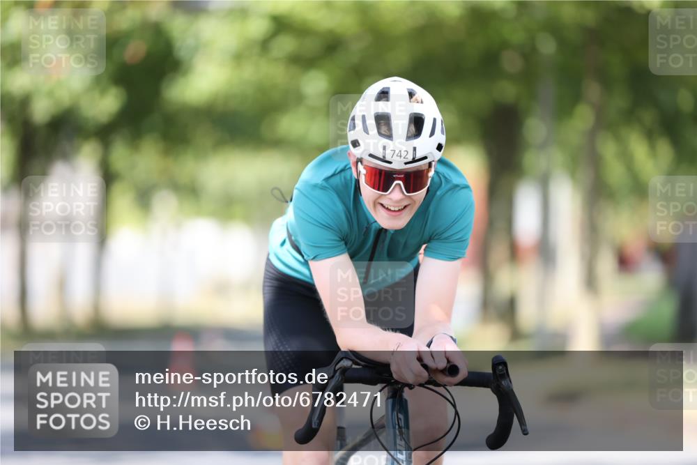 11.08.2024 - GEWOBA Citytriathlon Bremen H.Heesch http://msf.ph/oto/6782471 11.08.2024 11:51:07 Radfahren 742, 803, 812, 863, 892, 908, 934 meine-sportfotos.de