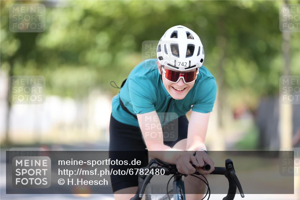 11.08.2024 - GEWOBA Citytriathlon Bremen H.Heesch http://msf.ph/oto/6782480 11.08.2024 11:51:07 Radfahren 742, 803, 812, 863, 892, 908, 934 meine-sportfotos.de