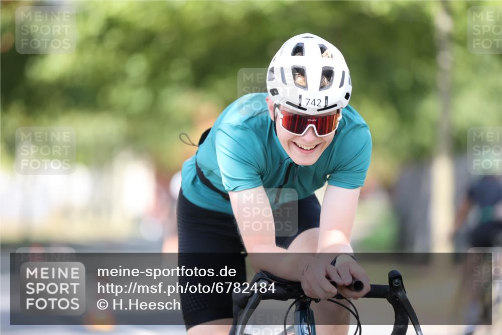 11.08.2024 - GEWOBA Citytriathlon Bremen H.Heesch http://msf.ph/oto/6782484 11.08.2024 11:51:07 Radfahren 742, 803, 812, 863, 892, 908, 934 meine-sportfotos.de