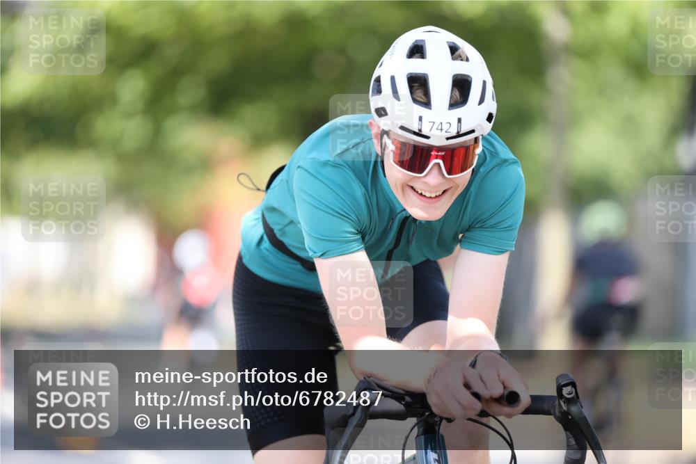 11.08.2024 - GEWOBA Citytriathlon Bremen H.Heesch http://msf.ph/oto/6782487 11.08.2024 11:51:07 Radfahren 742, 803, 812, 863, 892, 908, 934 meine-sportfotos.de