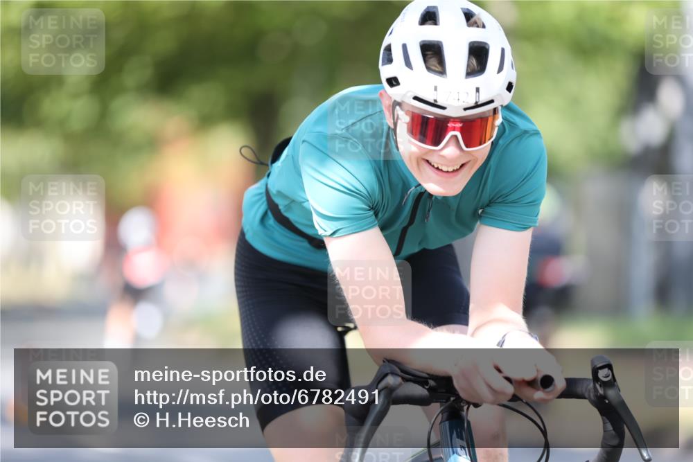 11.08.2024 - GEWOBA Citytriathlon Bremen H.Heesch http://msf.ph/oto/6782491 11.08.2024 11:51:07 Radfahren 742, 803, 812, 863, 892, 908, 934 meine-sportfotos.de
