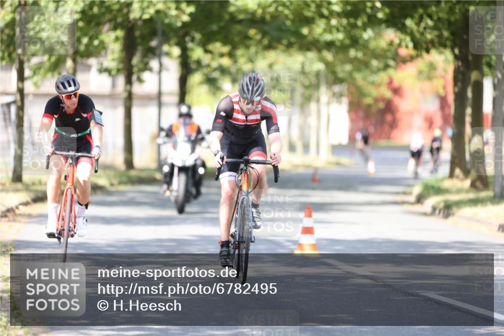 11.08.2024 - GEWOBA Citytriathlon Bremen H.Heesch http://msf.ph/oto/6782495 11.08.2024 11:51:17 Radfahren 742, 803, 863, 993 meine-sportfotos.de