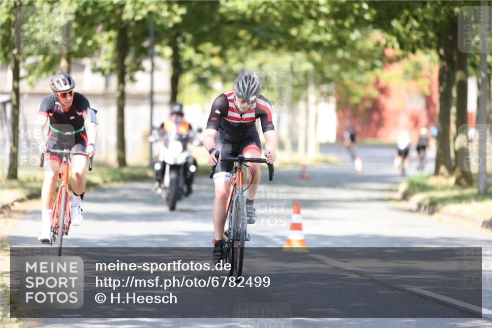 11.08.2024 - GEWOBA Citytriathlon Bremen H.Heesch http://msf.ph/oto/6782499 11.08.2024 11:51:17 Radfahren 742, 803, 863, 993 meine-sportfotos.de
