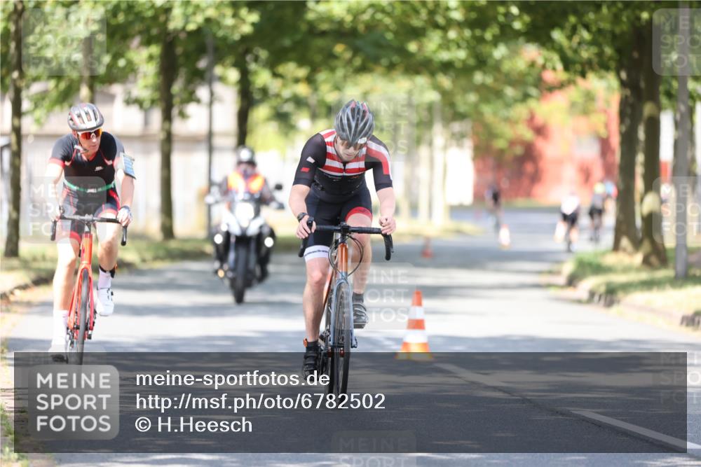 11.08.2024 - GEWOBA Citytriathlon Bremen H.Heesch http://msf.ph/oto/6782502 11.08.2024 11:51:17 Radfahren 742, 803, 863, 993 meine-sportfotos.de