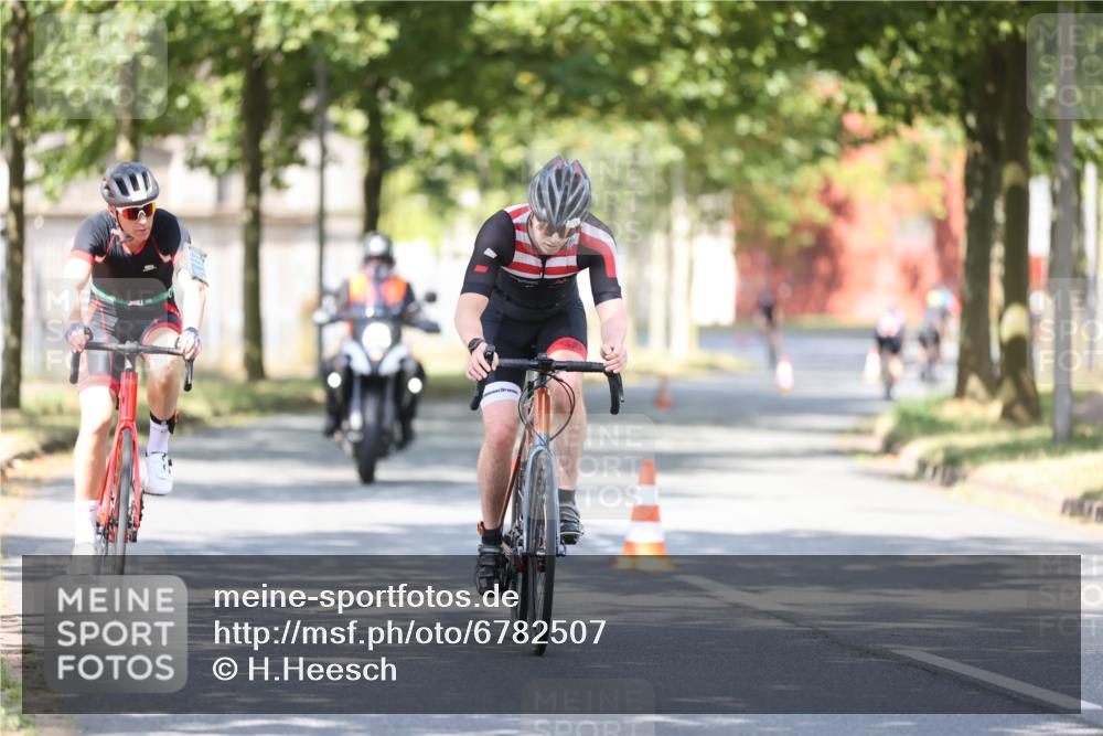 11.08.2024 - GEWOBA Citytriathlon Bremen H.Heesch http://msf.ph/oto/6782507 11.08.2024 11:51:17 Radfahren 742, 803, 863, 993 meine-sportfotos.de
