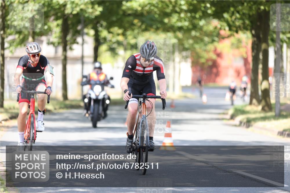 11.08.2024 - GEWOBA Citytriathlon Bremen H.Heesch http://msf.ph/oto/6782511 11.08.2024 11:51:17 Radfahren 742, 803, 863, 993 meine-sportfotos.de