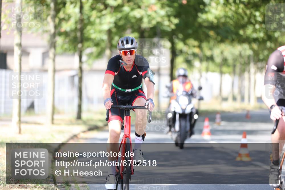 11.08.2024 - GEWOBA Citytriathlon Bremen H.Heesch http://msf.ph/oto/6782518 11.08.2024 11:51:18 Radfahren 742, 803, 863, 993 meine-sportfotos.de