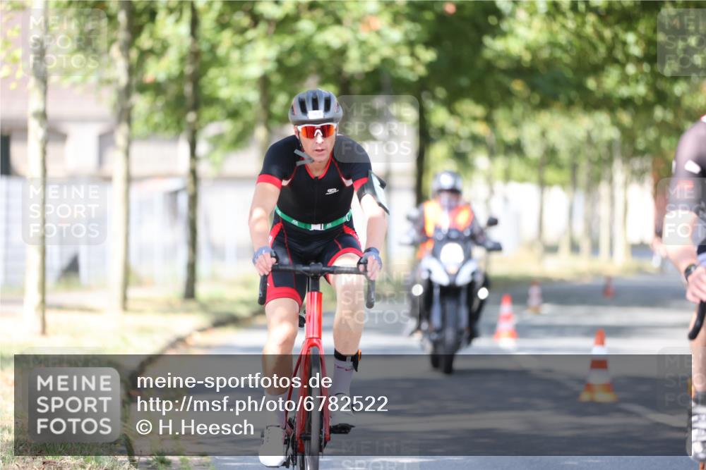 11.08.2024 - GEWOBA Citytriathlon Bremen H.Heesch http://msf.ph/oto/6782522 11.08.2024 11:51:18 Radfahren 742, 803, 863, 993 meine-sportfotos.de