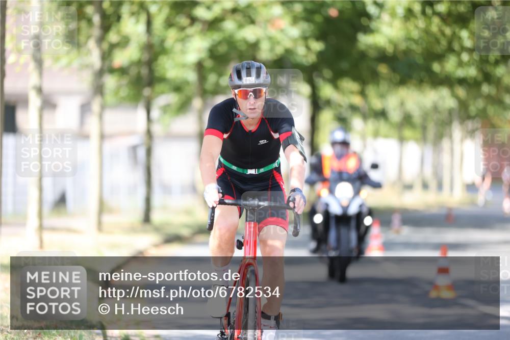 11.08.2024 - GEWOBA Citytriathlon Bremen H.Heesch http://msf.ph/oto/6782534 11.08.2024 11:51:18 Radfahren 742, 803, 863, 993 meine-sportfotos.de