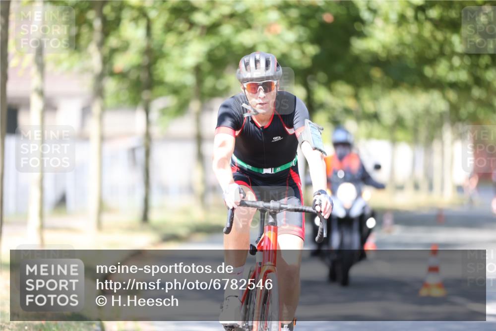 11.08.2024 - GEWOBA Citytriathlon Bremen H.Heesch http://msf.ph/oto/6782546 11.08.2024 11:51:18 Radfahren 742, 803, 863, 993 meine-sportfotos.de