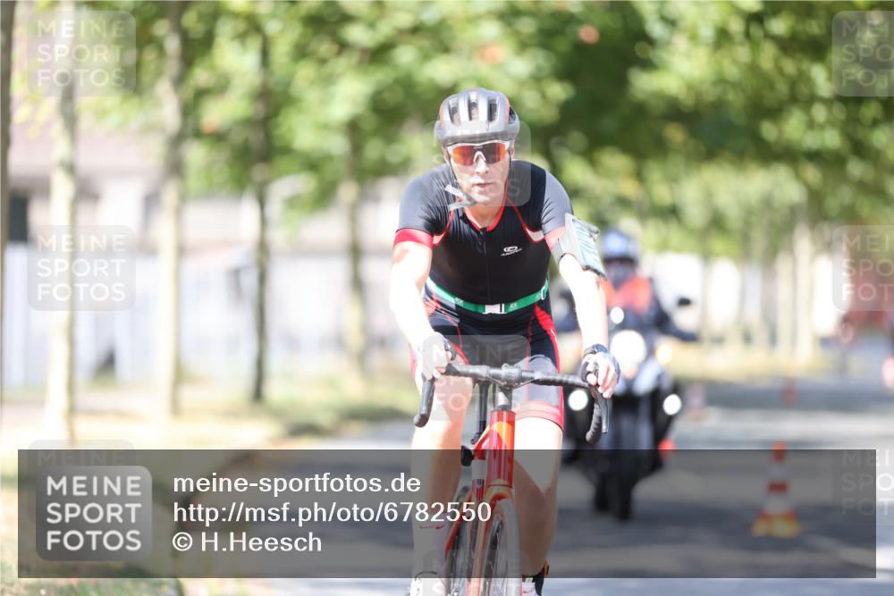 11.08.2024 - GEWOBA Citytriathlon Bremen H.Heesch http://msf.ph/oto/6782550 11.08.2024 11:51:18 Radfahren 742, 803, 863, 993 meine-sportfotos.de