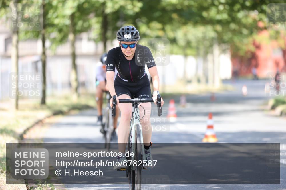 11.08.2024 - GEWOBA Citytriathlon Bremen H.Heesch http://msf.ph/oto/6782587 11.08.2024 11:51:31 Radfahren 793, 876, 993 meine-sportfotos.de