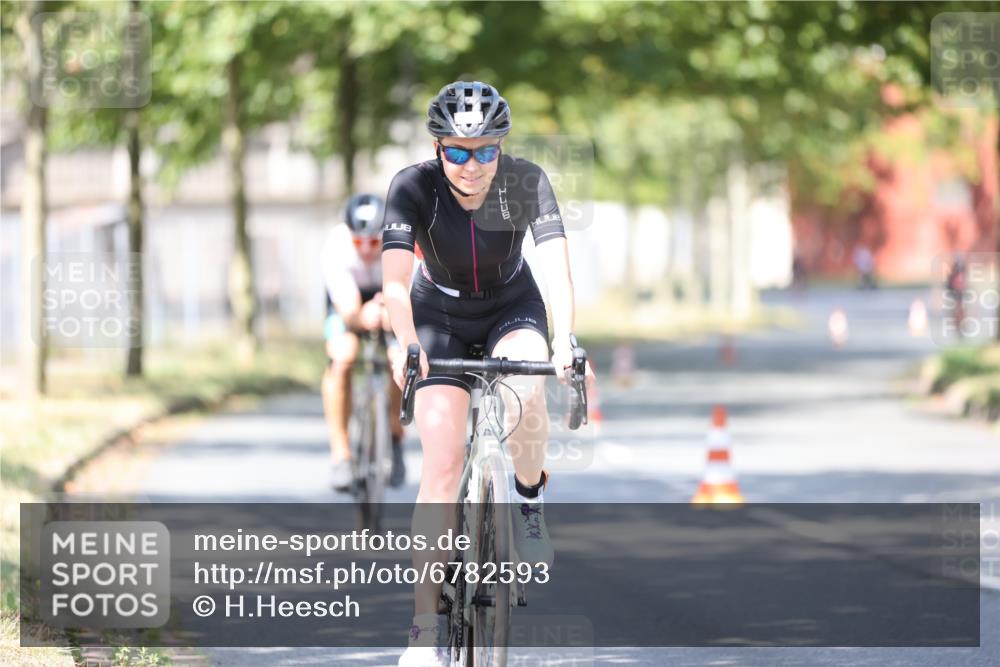 11.08.2024 - GEWOBA Citytriathlon Bremen H.Heesch http://msf.ph/oto/6782593 11.08.2024 11:51:31 Radfahren 793, 876, 993 meine-sportfotos.de