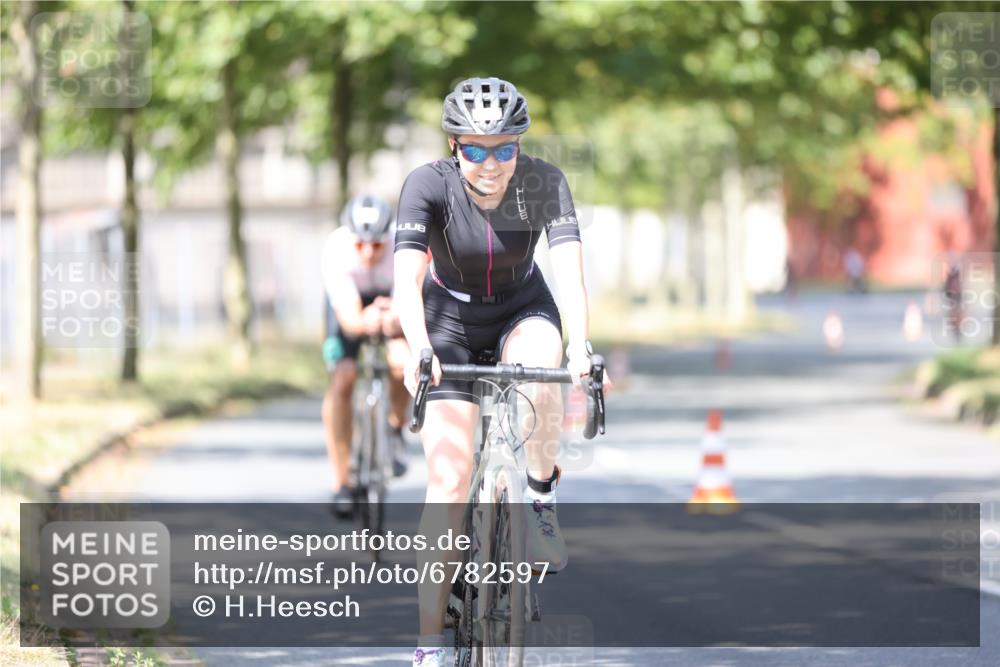 11.08.2024 - GEWOBA Citytriathlon Bremen H.Heesch http://msf.ph/oto/6782597 11.08.2024 11:51:31 Radfahren 793, 876, 993 meine-sportfotos.de