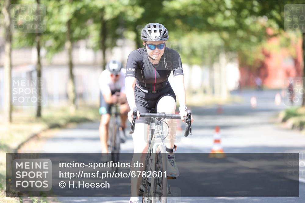 11.08.2024 - GEWOBA Citytriathlon Bremen H.Heesch http://msf.ph/oto/6782601 11.08.2024 11:51:31 Radfahren 793, 876, 993 meine-sportfotos.de