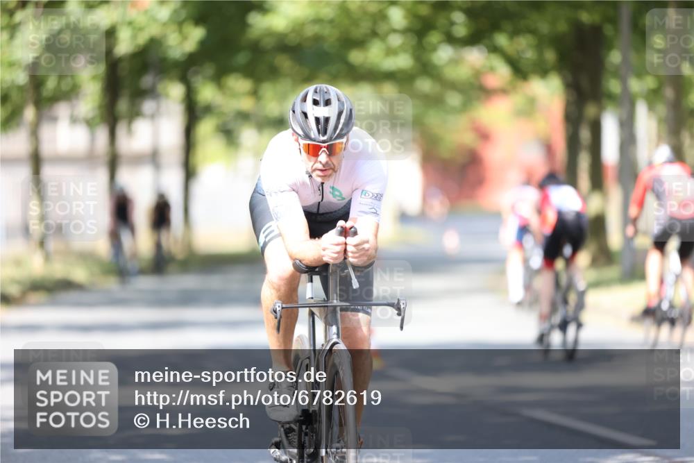 11.08.2024 - GEWOBA Citytriathlon Bremen H.Heesch http://msf.ph/oto/6782619 11.08.2024 11:51:32 Radfahren 793, 876, 993, 1034 meine-sportfotos.de