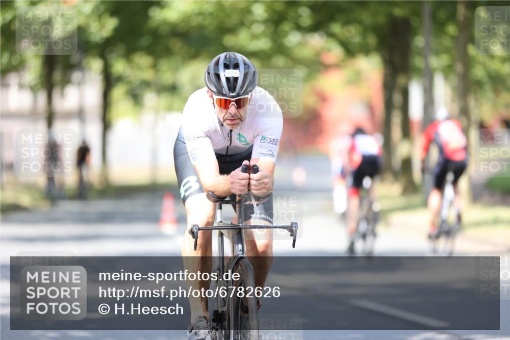 11.08.2024 - GEWOBA Citytriathlon Bremen H.Heesch http://msf.ph/oto/6782626 11.08.2024 11:51:32 Radfahren 793, 876, 993, 1034 meine-sportfotos.de