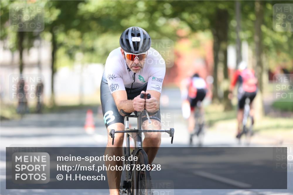 11.08.2024 - GEWOBA Citytriathlon Bremen H.Heesch http://msf.ph/oto/6782628 11.08.2024 11:51:32 Radfahren 793, 876, 993, 1034 meine-sportfotos.de