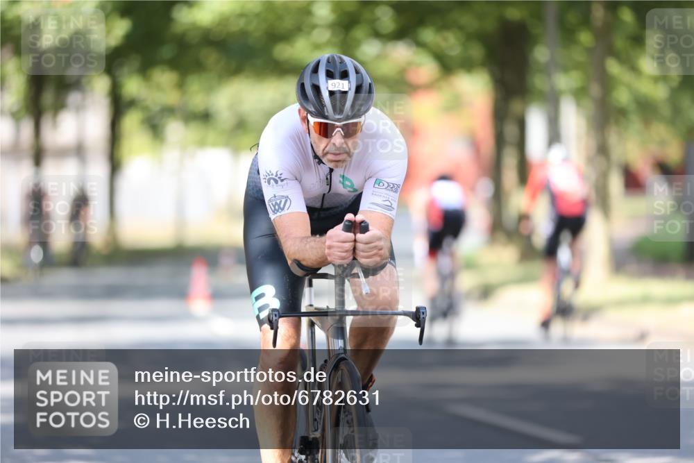 11.08.2024 - GEWOBA Citytriathlon Bremen H.Heesch http://msf.ph/oto/6782631 11.08.2024 11:51:32 Radfahren 793, 876, 993, 1034 meine-sportfotos.de