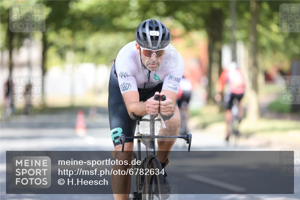 11.08.2024 - GEWOBA Citytriathlon Bremen H.Heesch http://msf.ph/oto/6782634 11.08.2024 11:51:32 Radfahren 793, 876, 993, 1034 meine-sportfotos.de